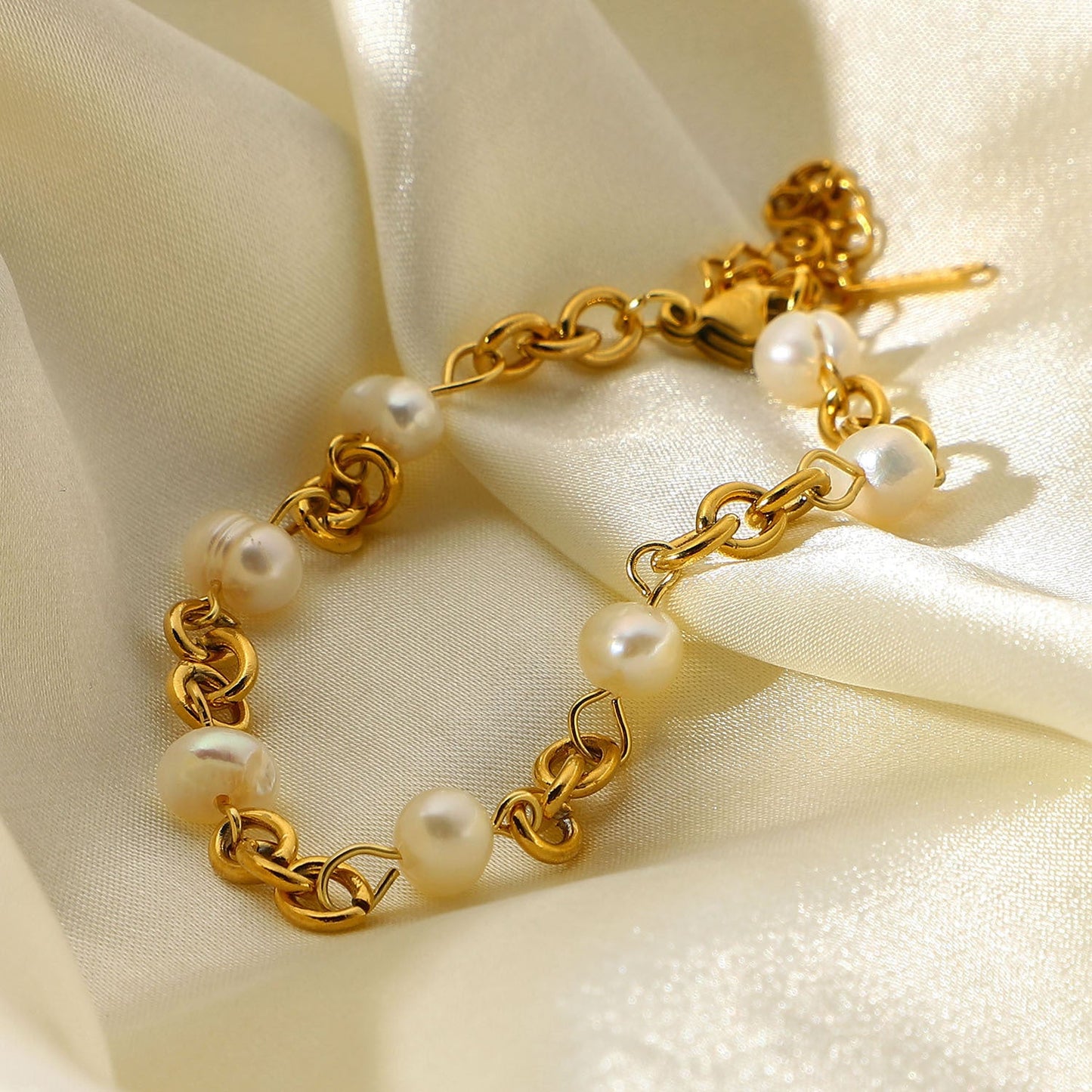 18K Gold Plated Aurelia Pearl Bracelet