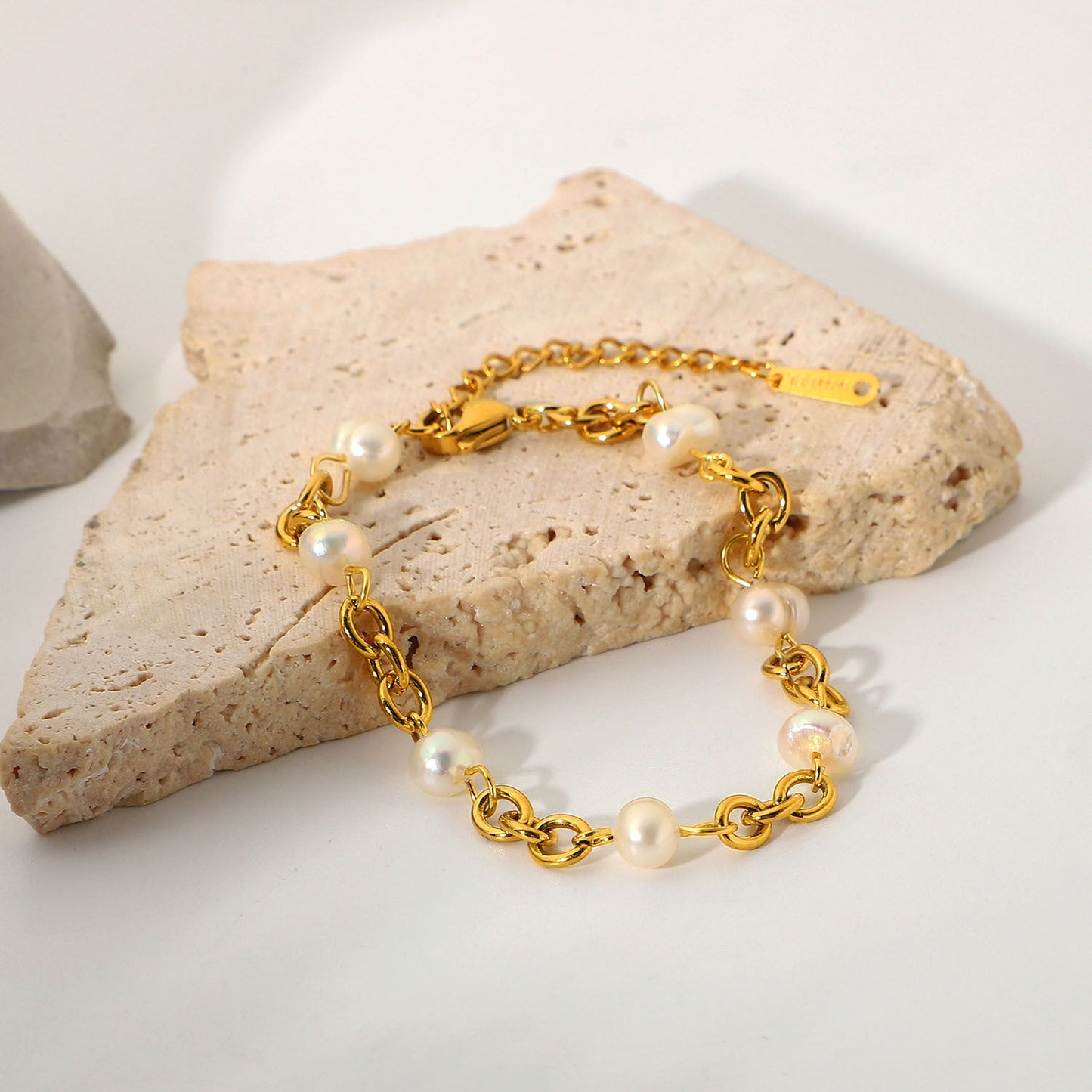 18K Gold Plated Aurelia Pearl Bracelet