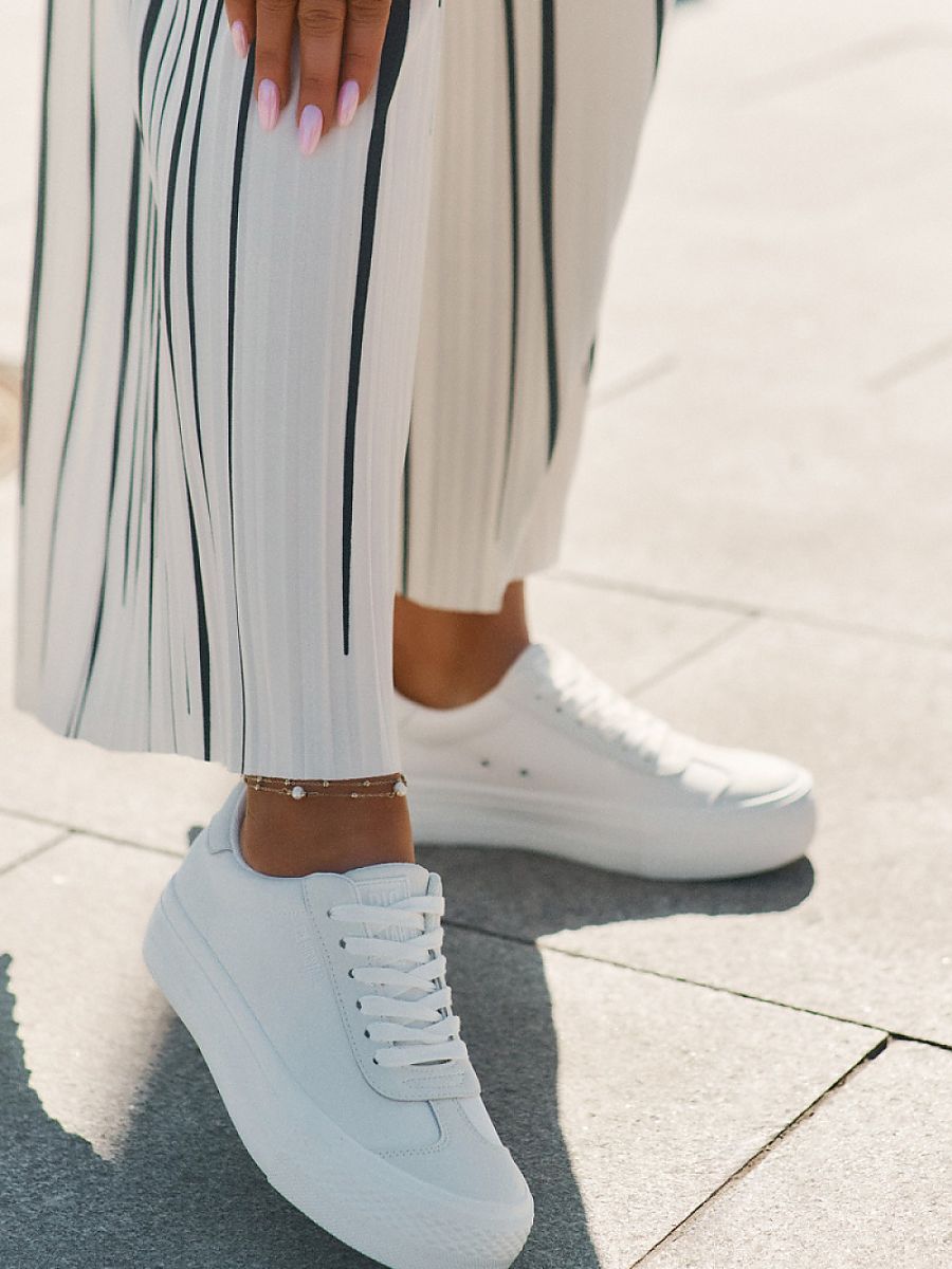 Sneakers model 212724 Step in style