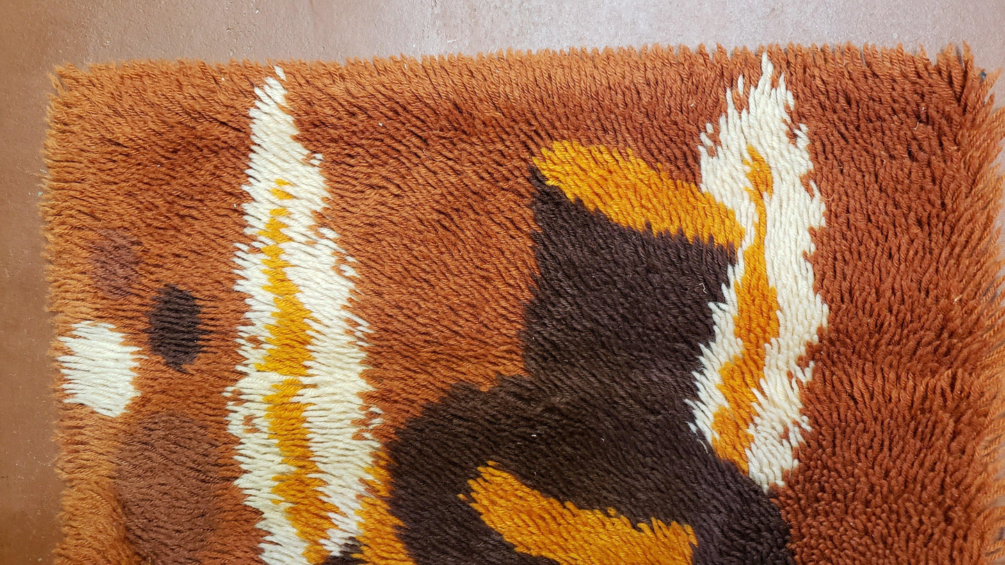 2x3 Rya Shag Rug Mid-Century Modern Danish Shag Rug 1960s Accent Rug Bunny Rabbit in Hat Dark Orange Small Shag Rug-4