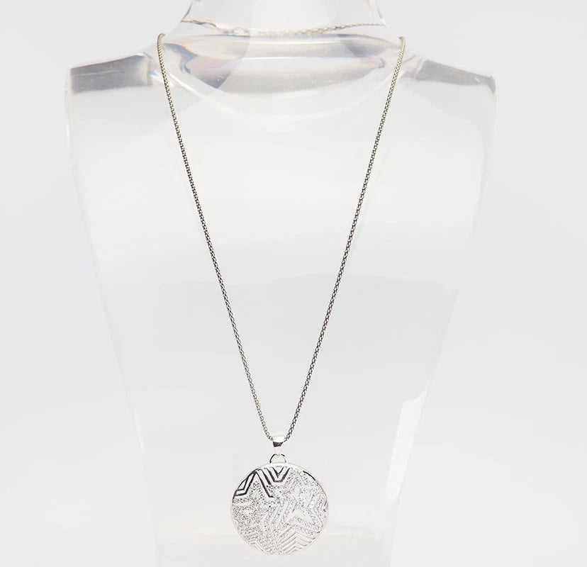 Sterling silver studded crystals star detail round pendant necklace