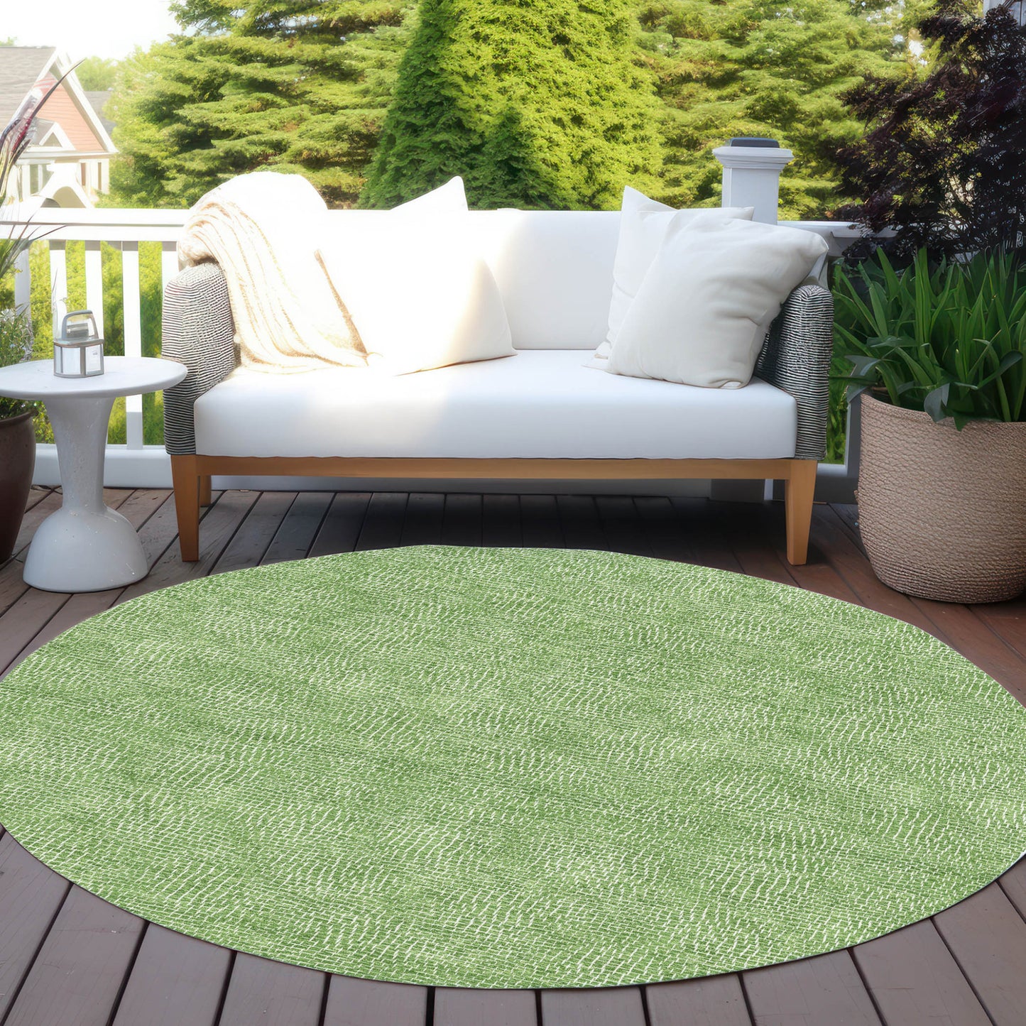 8' Green And Ivory Round Geometric Washable Indoor Outdoor Area Rug