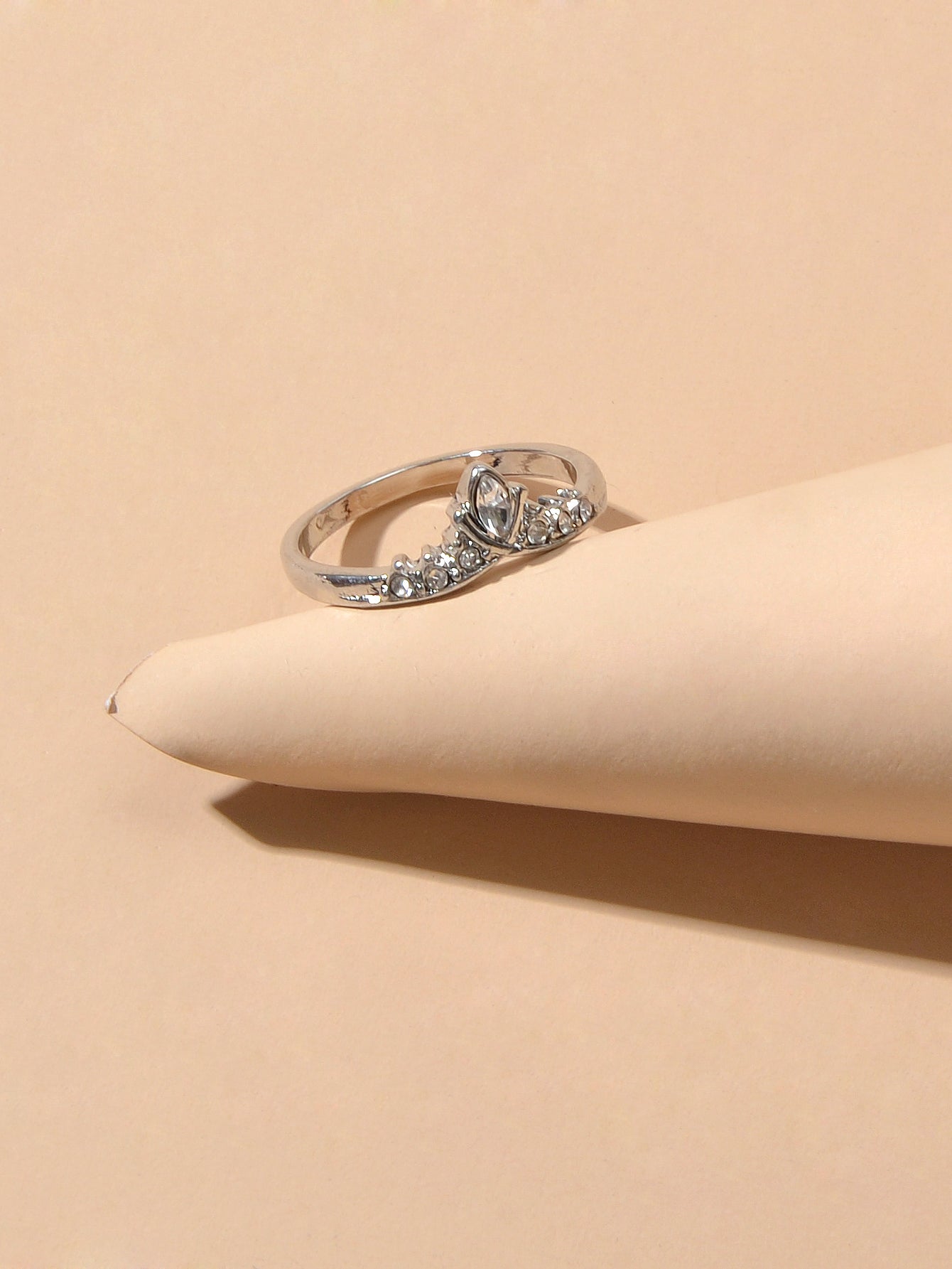 Luxurious Rhinestone Silver Crown Shape Finger Ring Anniversary Wedding Jewelry