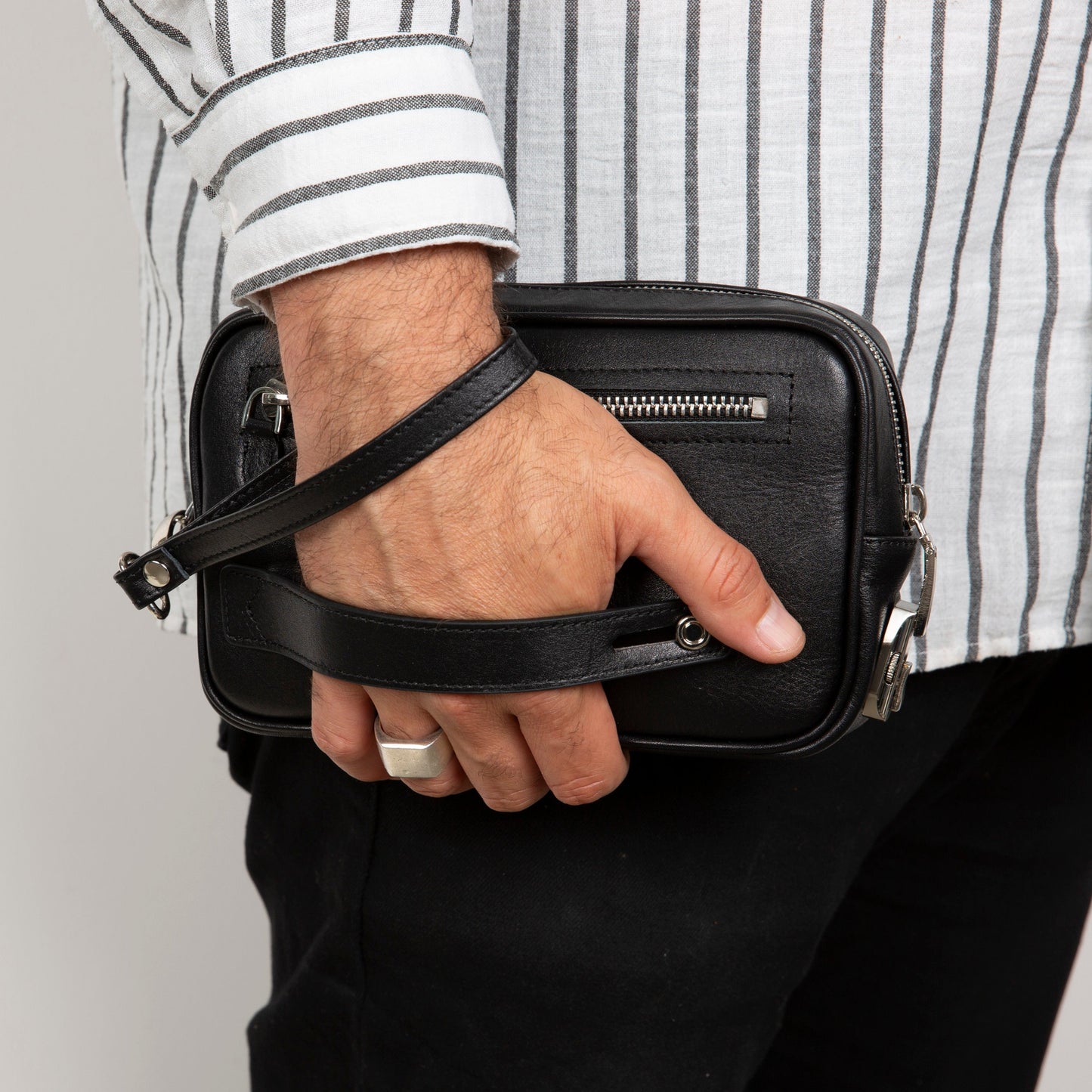 Fresno Leather Clutch – Secure Travel Wallet with Lock