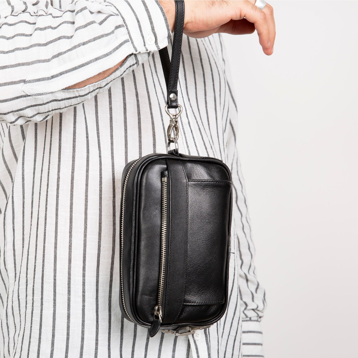 Fresno Leather Clutch – Secure Travel Wallet with Lock