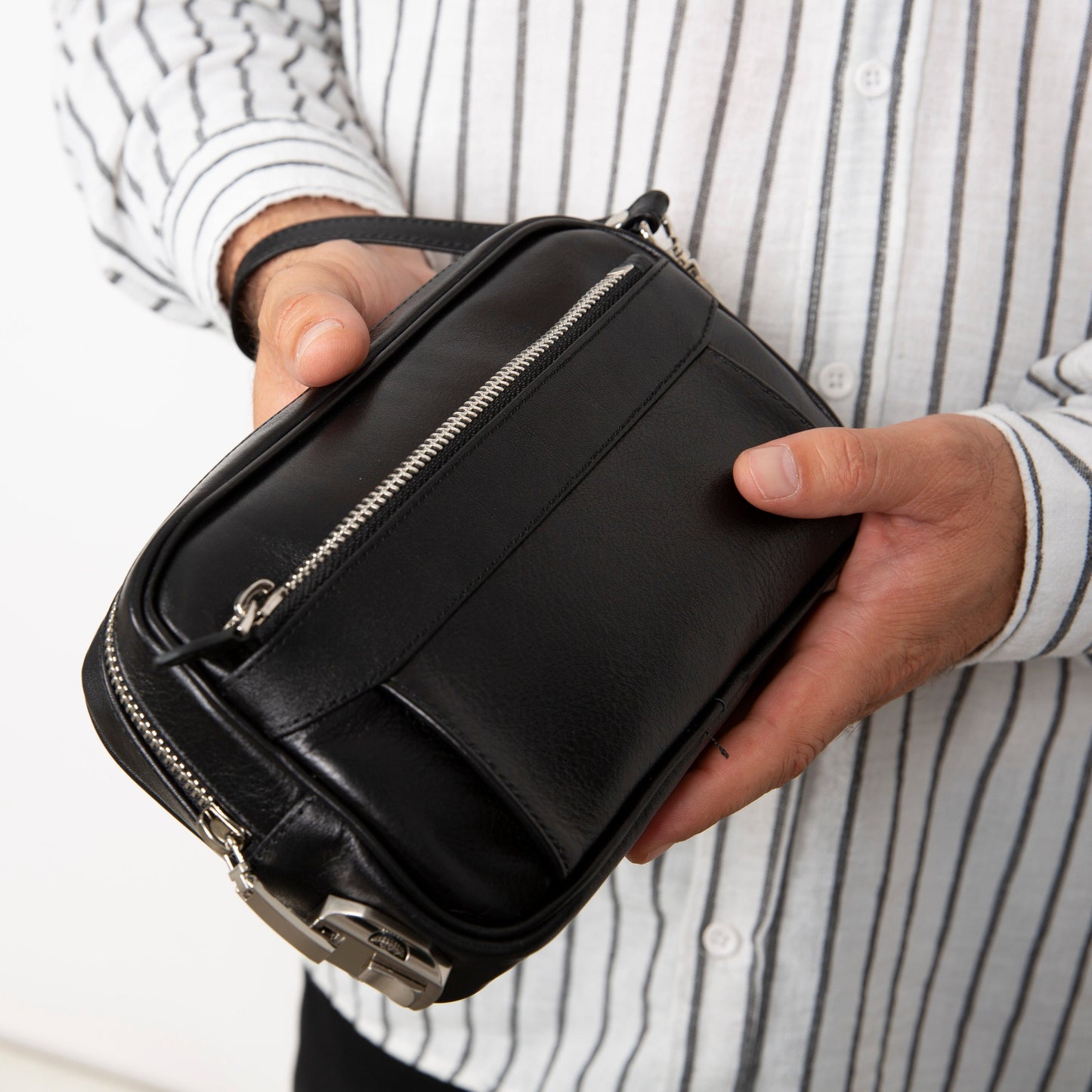 Fresno Leather Clutch – Secure Travel Wallet with Lock