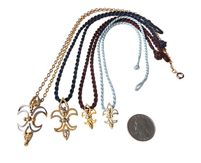 Fleur de Lis Pendant / Necklace, 18K Gold with diamonds.