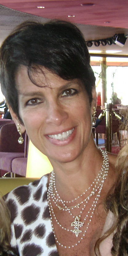 Fleur de Lis Pendant / Necklace, 18K Gold with diamonds.