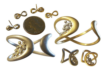 Infinity Cuff Ring: Overflowing Diamond Dots. 18K Gold