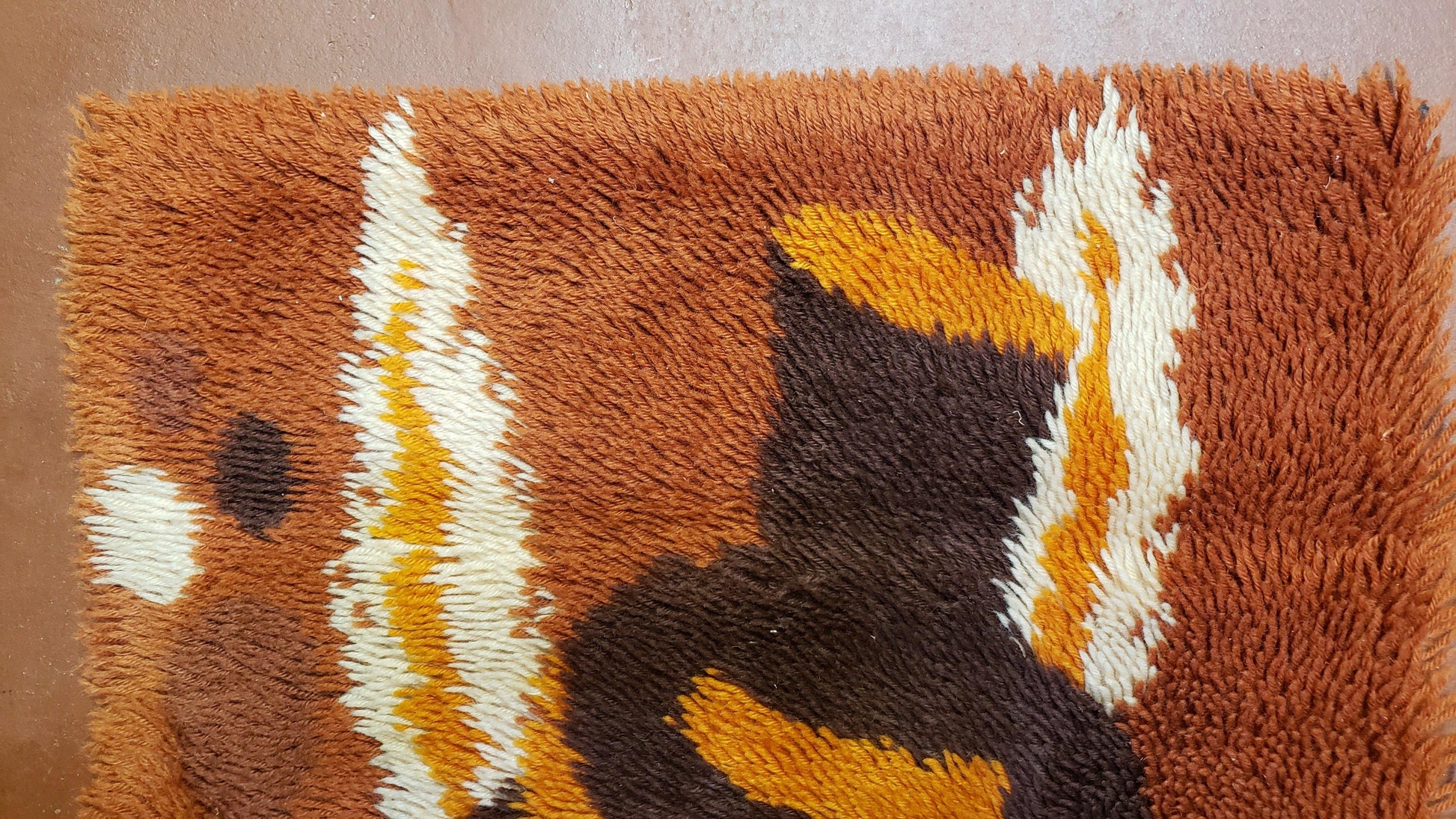 2x3 Rya Shag Rug Mid-Century Modern Danish Shag Rug 1960s Accent Rug Bunny Rabbit in Hat Dark Orange Small Shag Rug-4