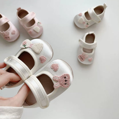 Spring and Autumn Baby Girl Fashion Rabbit and Heart Pattern Toddler Soft-Sole Anti-slip Walking Shoes