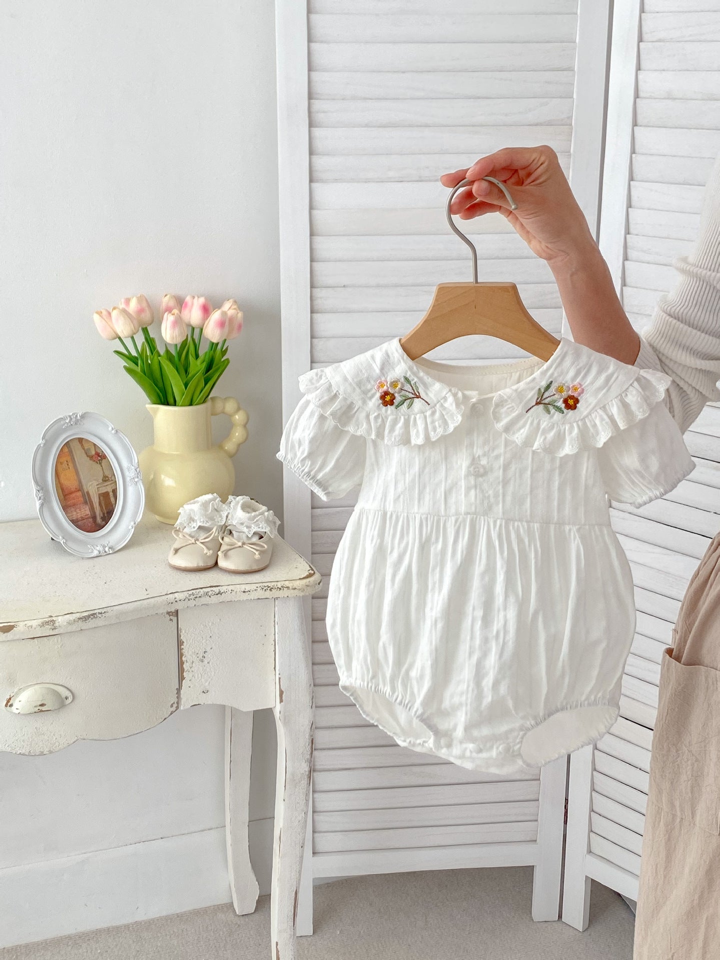 New Arrival Summer Girls Floral Embroidered Collar Short Sleeves Onesies