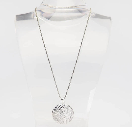 Sterling silver studded crystals star detail round pendant necklace