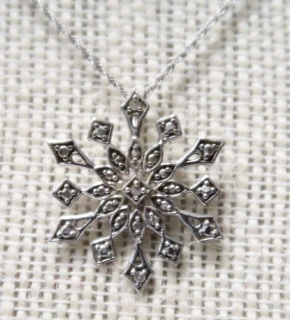 CUTE STERLING SILVER NECKLACE W/ SNOWFLAKE PENDANT 18-1/4"