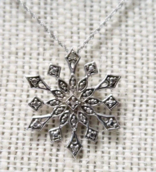 CUTE STERLING SILVER NECKLACE W/ SNOWFLAKE PENDANT 18-1/4"