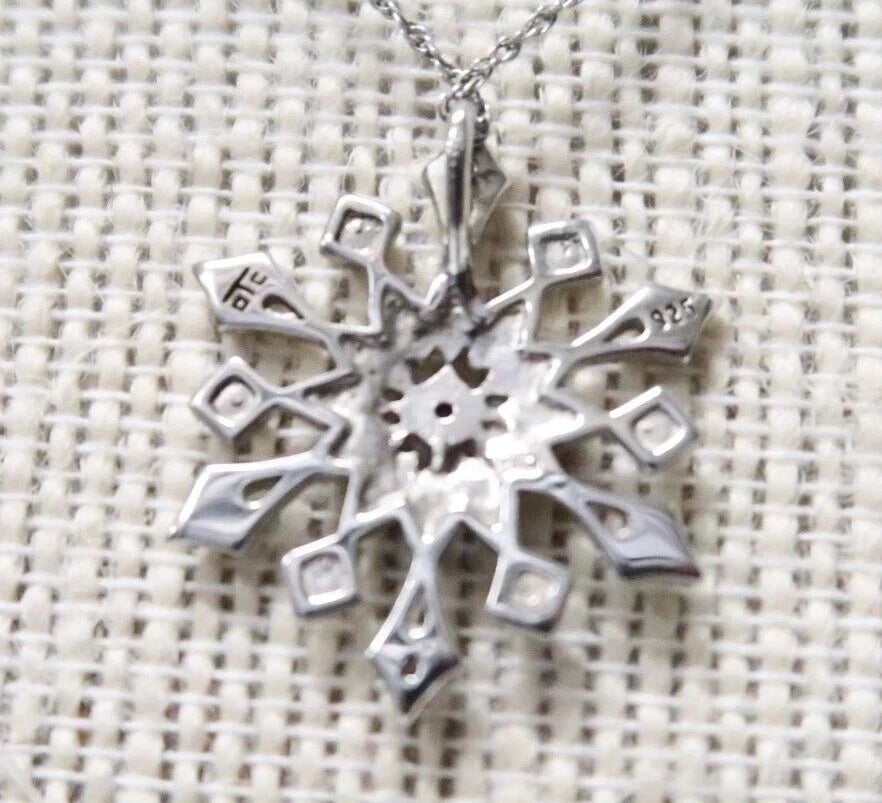 CUTE STERLING SILVER NECKLACE W/ SNOWFLAKE PENDANT 18-1/4"